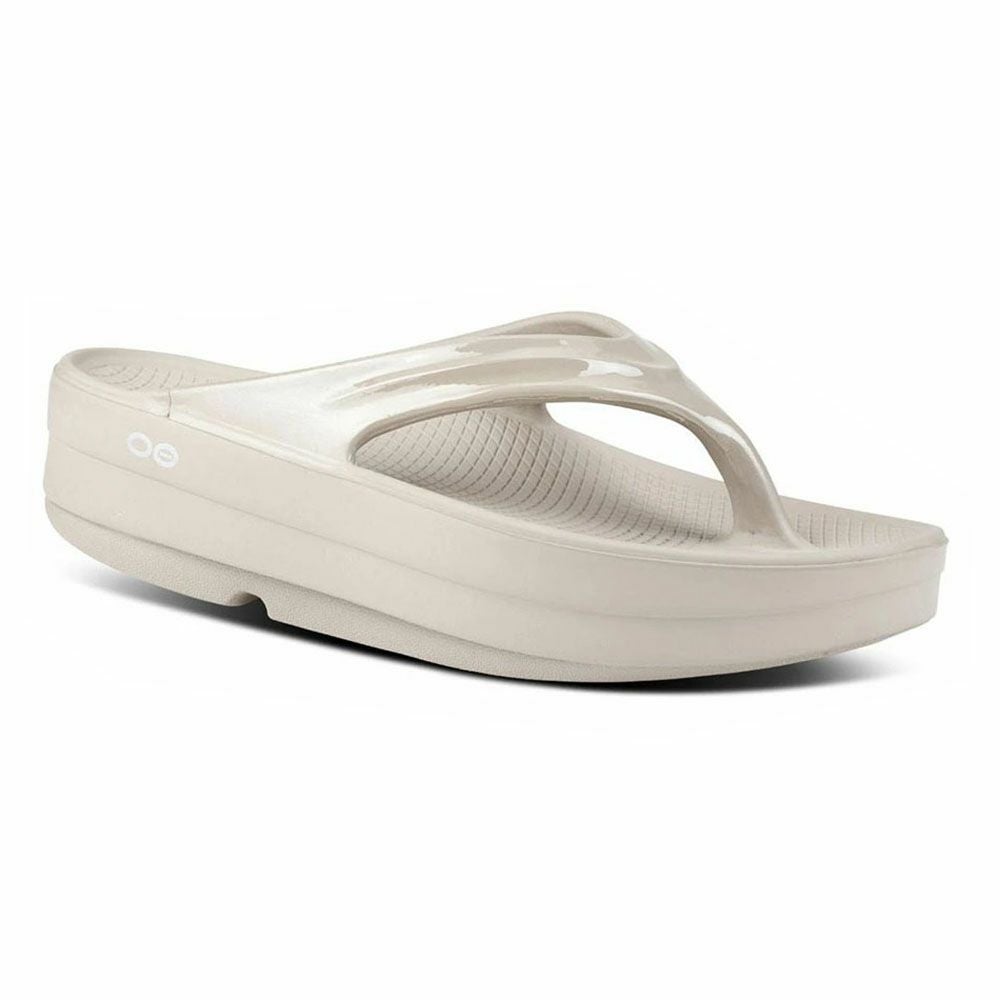 ウーフォス OOmega 厚底タイプ リカバリーサンダル スポーツサンダル トングタイプ OOFOS ウーオリジナル 国内正規品