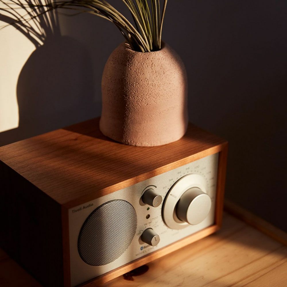 チボリオーディオ Model One BT｜上質な音とおしゃれなレトロデザイン